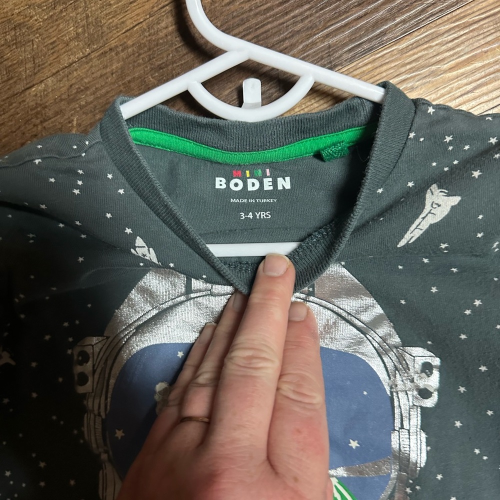 Mini Boden Dark Gray Long-Sleeve Tee with Otter in space - Picture 2 of 3